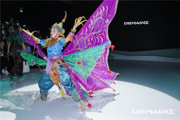 上海股指配资 DEMAINZ 地缦主理人陈致画用行走的画笔重构自然、艺术与科技户外机能